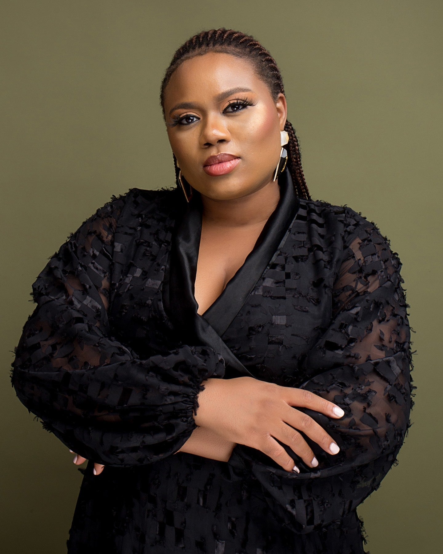 Omolara, A Nigerian businesswoman and the CEO/Founder of the former ElanRed Store (A Unisex concept Store). Presently I’m the creative director and founder of Amarelis Atelier ( A fashion designing brand ), Yellow Kaftan (An Afro-centered summer style boutique), and co-building Rededit magazine.