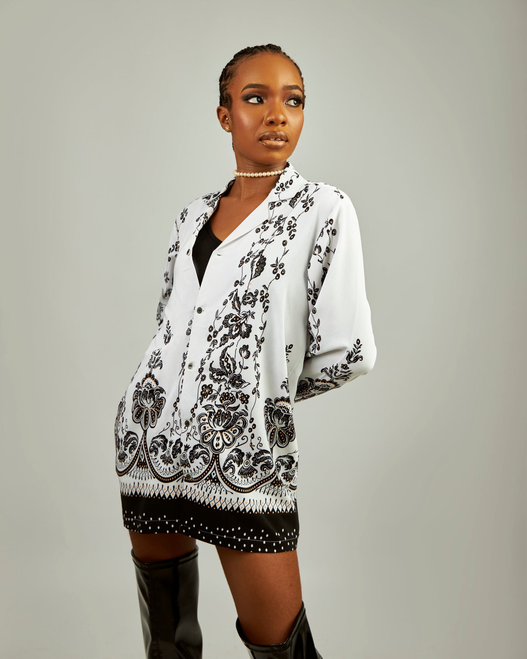 Pijama de seda con estampado floral cubano