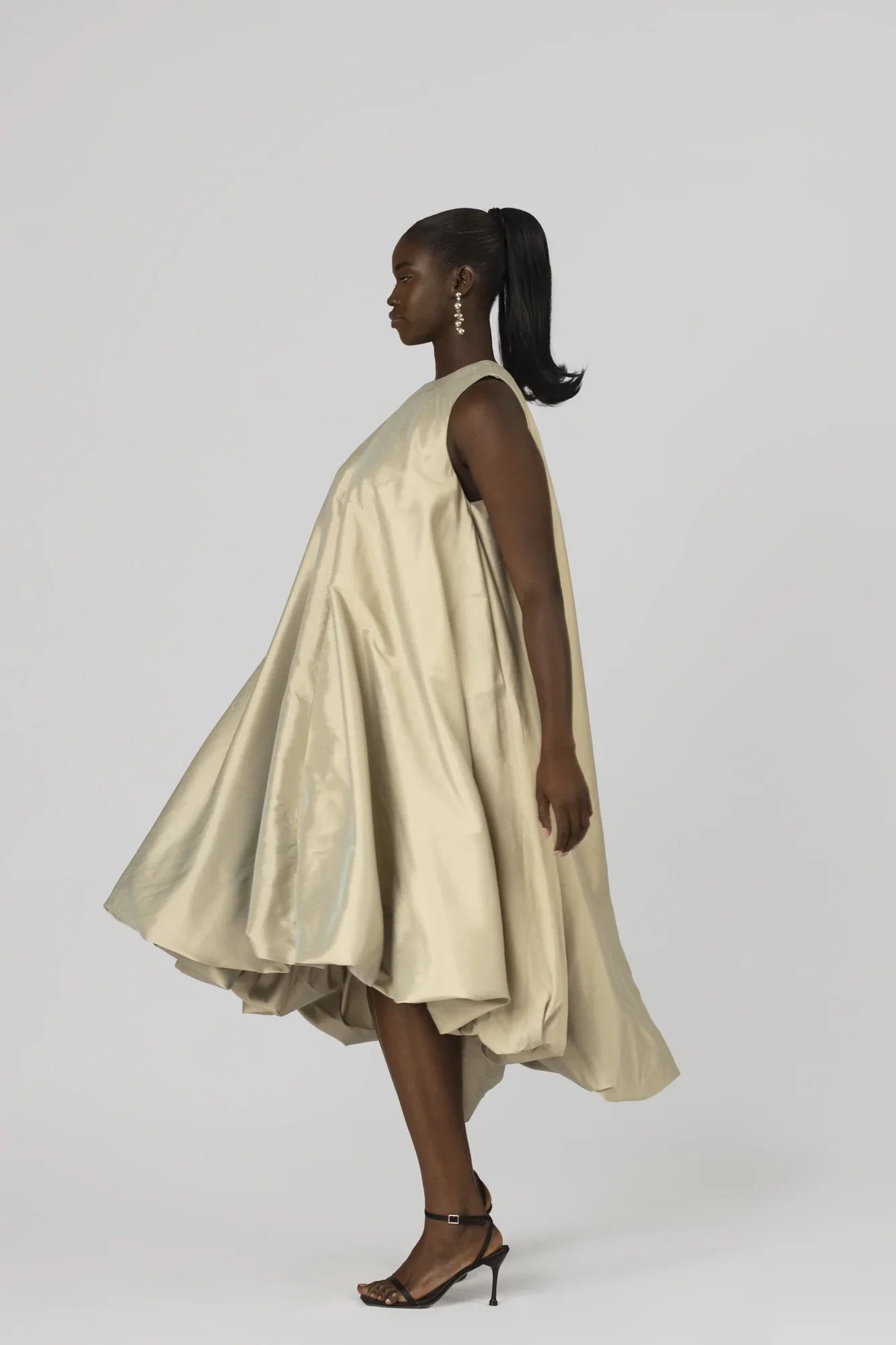Loni Kleid