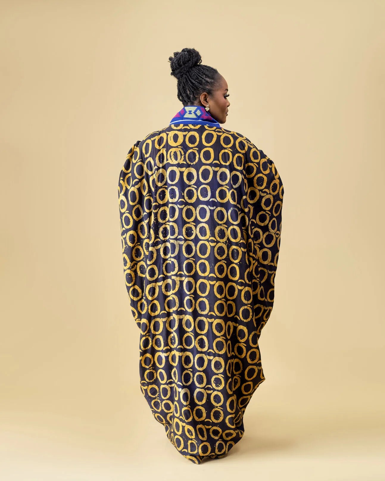 Lola Adire Bubu